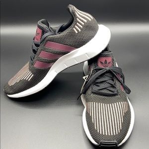 ADIDAS SWIFT RUN SNEAKERS - SIZE 10! NWT! 👟